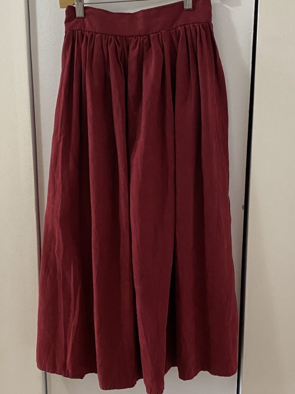 Burgundy long skirt. Midi skirt. S-M